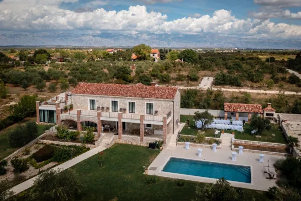 Villa Emilio, Murvica